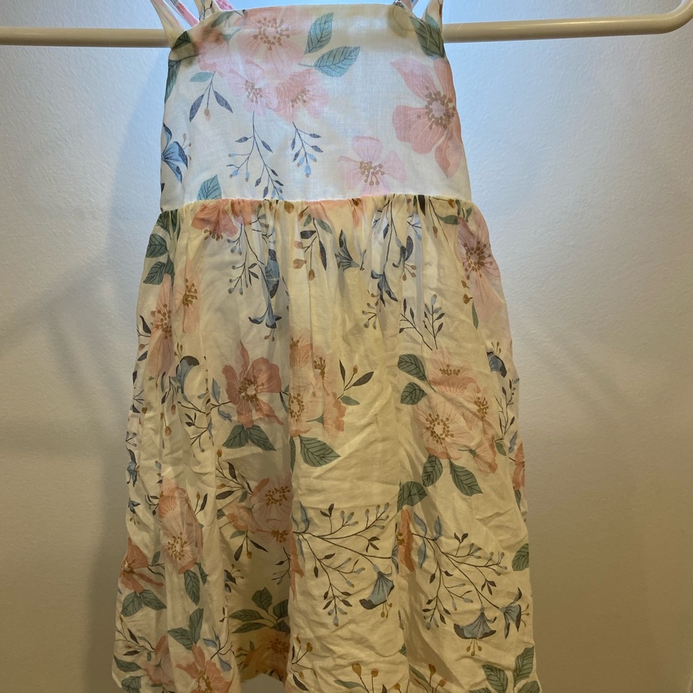 Beautiful floral dress!